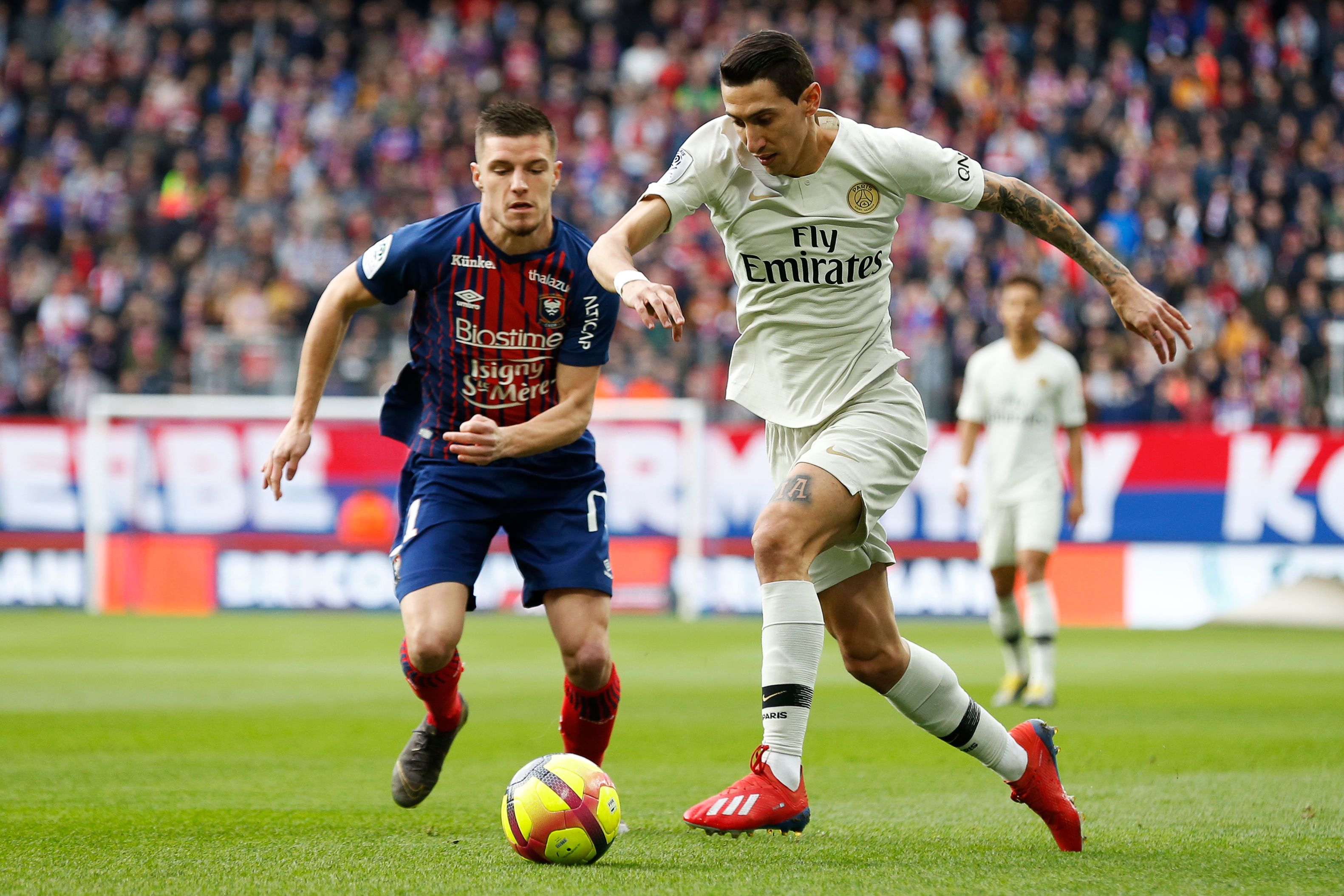 中超比赛焦点：山东泰山迎战上海申花,（中超焦点战：山东泰山对决上海申花）