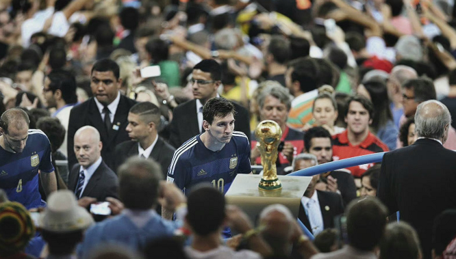 继C罗和小卢卡斯后，奥斯梅恩是第三位欧冠客场对贾府戴帽的球员（奥斯梅恩成继C罗、小卢卡斯后欧冠客战贾府戴帽的第三人）