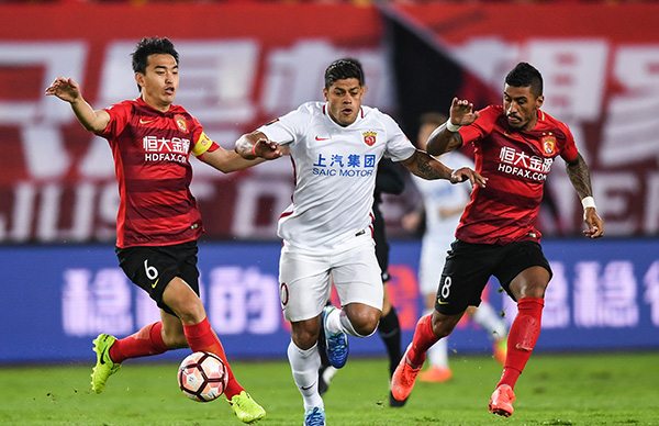 塞尔塔对阵皇马的第一个进球，很潇洒的射门方式（塞尔塔战皇马首球，潇洒一击破门）