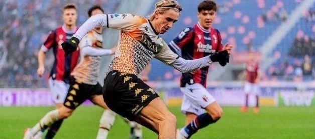 武磊受邀出席上海徐汇区足球超级联赛开幕式，并宣布比赛开幕（武磊亮相上海徐汇区足球超级联赛开幕式，宣布赛事启动）