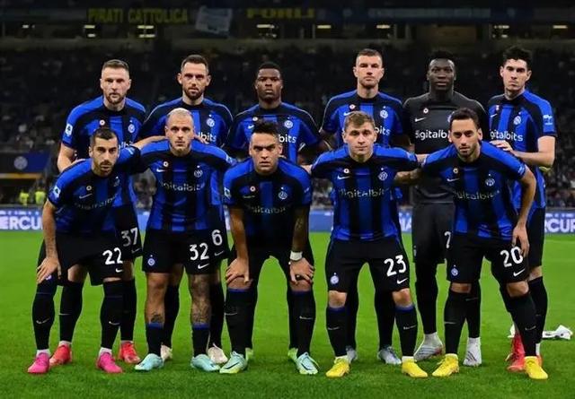 TA：利马传球出色&充满侵略性，他的回归可以丰富曼联打法（TA：利马传球出众且侵略性十足，复出将丰富曼联的战术选择）