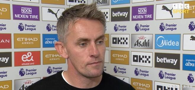 和三笘薰合影的11岁小球员有日本和法国血统，出自吉田麻也担任院长的青训机构（与三笘薰合影的11岁小将为日法混血，出自吉田麻也任院长的青训机构）