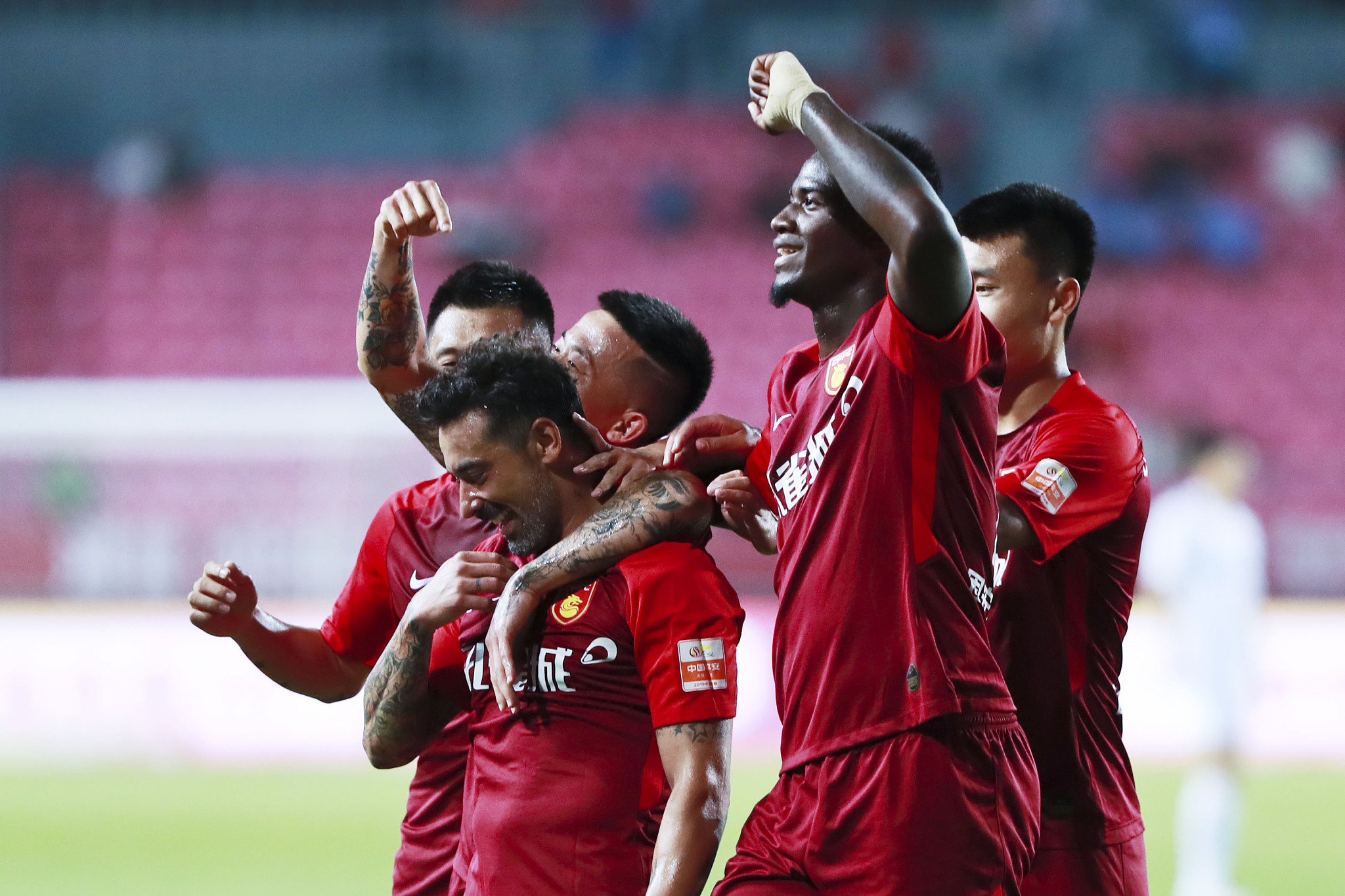 罗伊斯：我建议布兰特留下，他能为球队带来不常拥有的特质（罗伊斯建议布兰特留队：他拥有球队少见的特质）