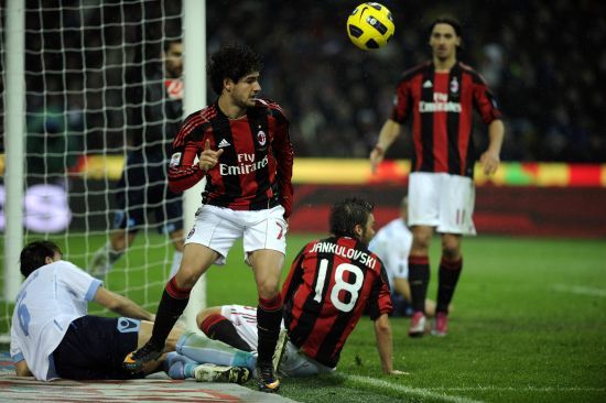 阿斯：塞维利亚冬窗想补强锋线，有意多特前锋法比奥-席尔瓦（阿斯：塞维利亚欲在冬窗补强锋线，看中多特前锋法比奥-席尔瓦）