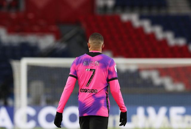 德天空：帕利尼亚原本想留队，但拜仁高层明确建议他转会（德天空：帕利尼亚本想留队，拜仁高层明确建议其转会）