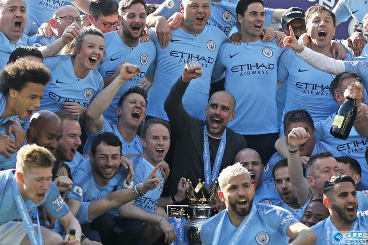 卡尔：如果我继续这样踢下去，当然是可以达到梅西那个水平的（卡尔：保持这种状态踢下去，我能达到梅西的高度）