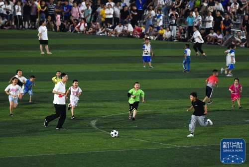 凯恩：我可以拿金球奖，通常需赢得世界杯或欧冠才能实现（凯恩：我有实力拿金球，但通常要先赢下世界杯或欧冠）