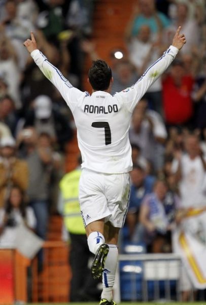 安东尼：我们的目标是进入欧联杯决赛，梦想再披巴西队战袍（安东尼：剑指欧联杯决赛，憧憬重返巴西国家队）