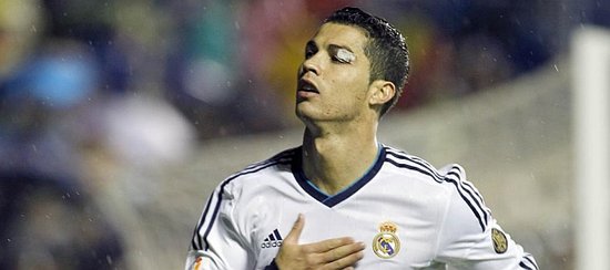 登国际舞台，泰州队“苏超”冠军奖杯亮相中国国际进口博览会（泰州队携“苏超”冠军奖杯亮相中国国际进口博览会，登上国际舞台）