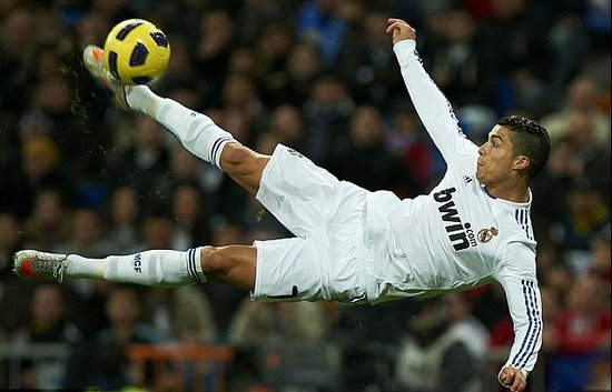 湖人进攻端配合流畅，失误率下降（湖人进攻运转顺畅，失误率下滑）