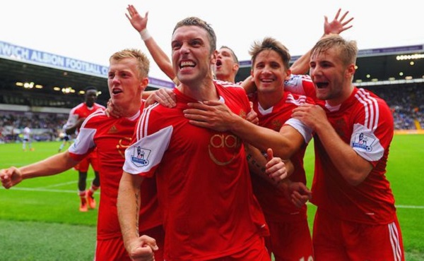 斯通斯伤情未明，曼城欧冠遭遇防线轮换危机（斯通斯伤势未知，曼城欧冠后防轮换告急）