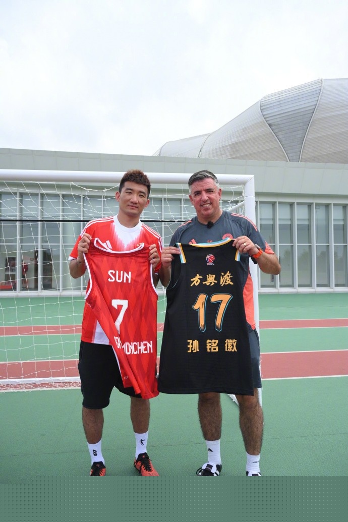 欧冠半场：卡尔进球被吹，凯恩中柱，拜仁暂0-0葡萄牙体育（欧冠半场战报：卡尔进球被判无效，凯恩中柱，拜仁暂与葡萄牙体育0-0）