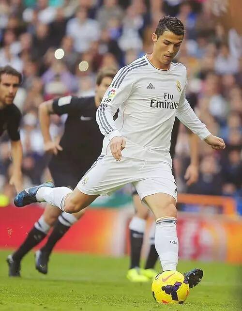 意天空：罗马将周五为齐尔克泽开出报价，曼联知情但兴趣不大（意天空称罗马将于周五报价齐尔克泽，曼联已知情但兴趣有限）