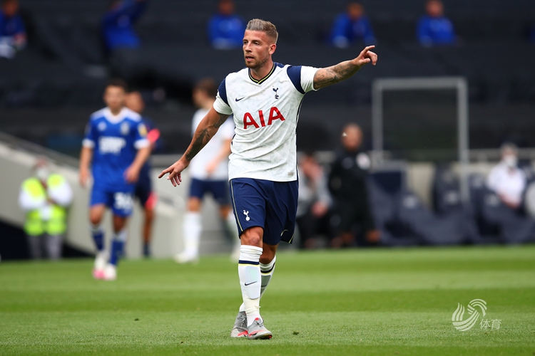 足球英超裁判再陷争议，赛后官方急发声明（英超裁判再惹争议，赛后官方火速回应）